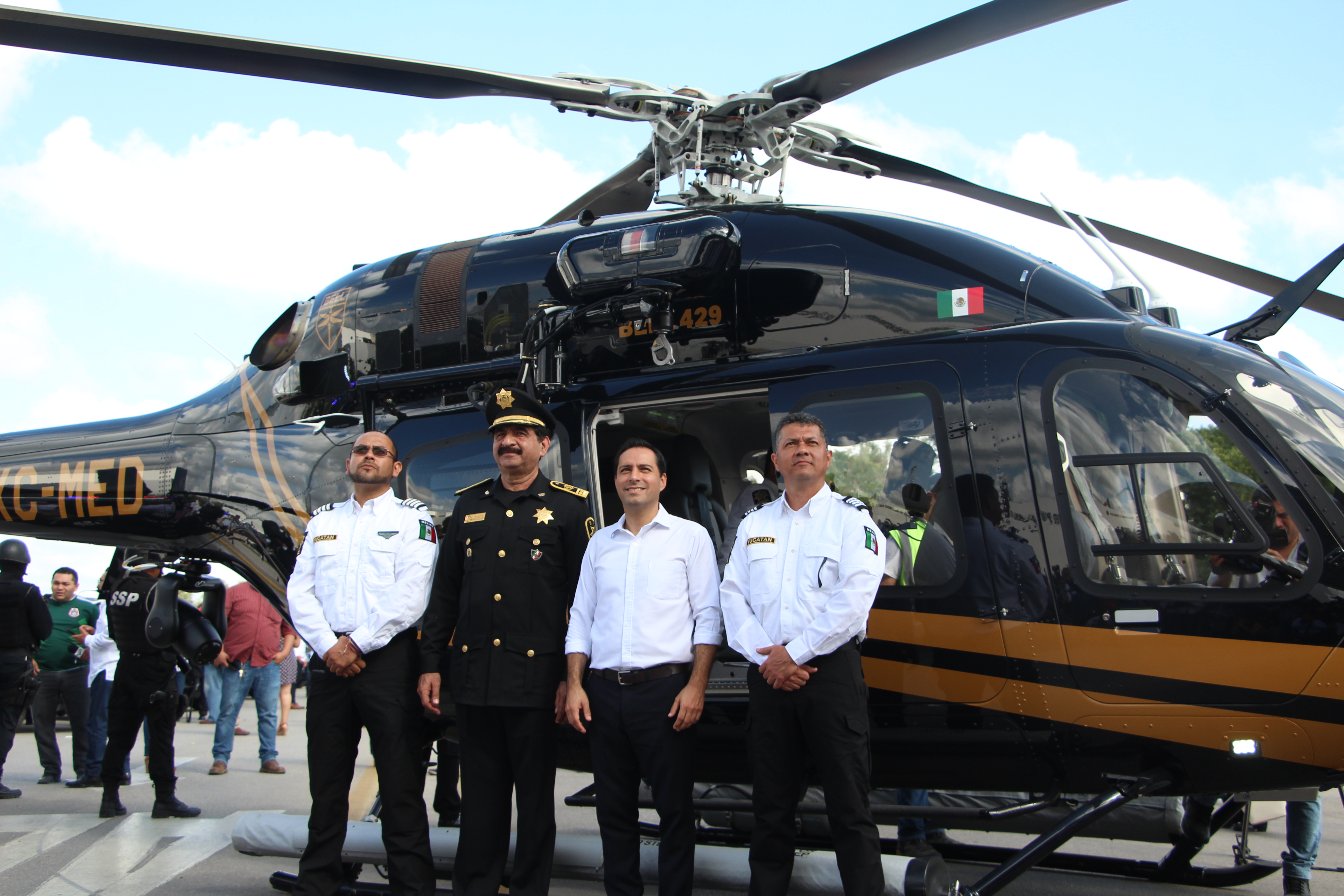 El Gobernador Mauricio Vila Dosal entregó moderno helicóptero a la SSP y más patrullas a municipios