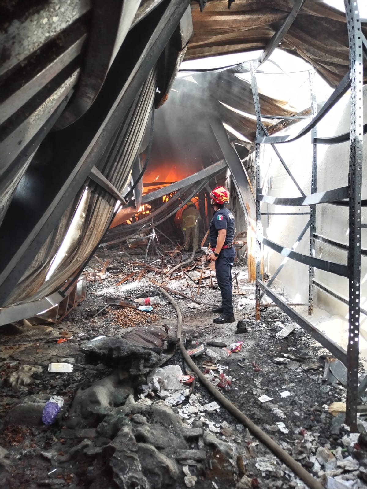 CONTROLAN INCENDIO EN PREDIO DEL PERIFÉRICO DE MÉRIDA