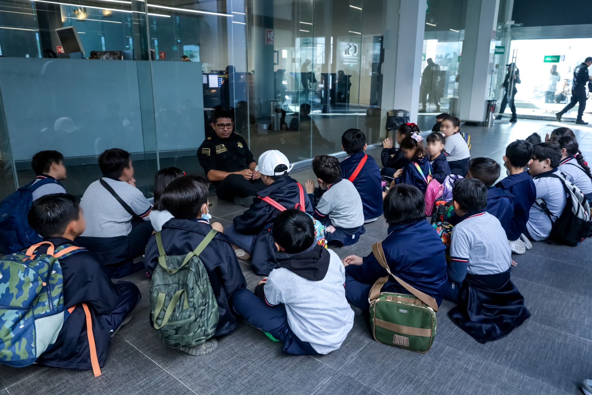 Visita de la Primaria Juan Pablo II al C5i